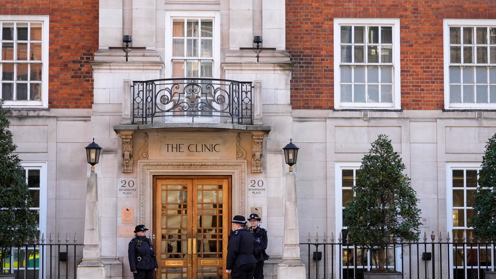 Kráľovná Kamila navštívila kráľa Karola III. v nemocnici