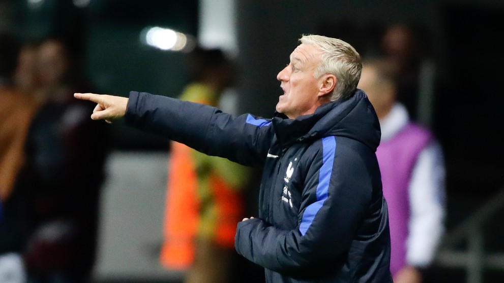 Francúzsky kouč Didier Deschamps počas duelu v Bielorusku o postup na MS 2018.