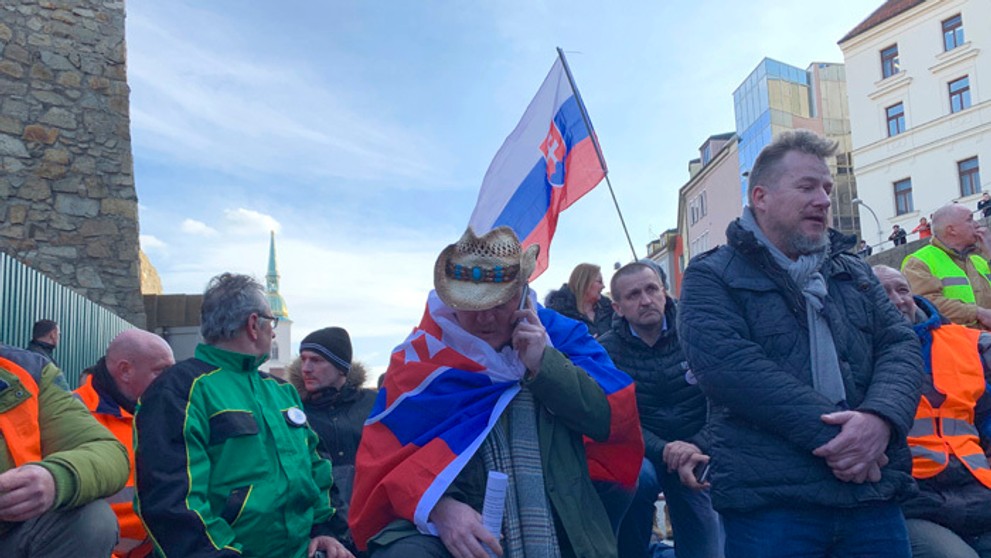 Brankár Slovana Jakub Štěpánek po zápase hokejovej KHL ŠK Slovan Bratislava - Dinamo Minsk.