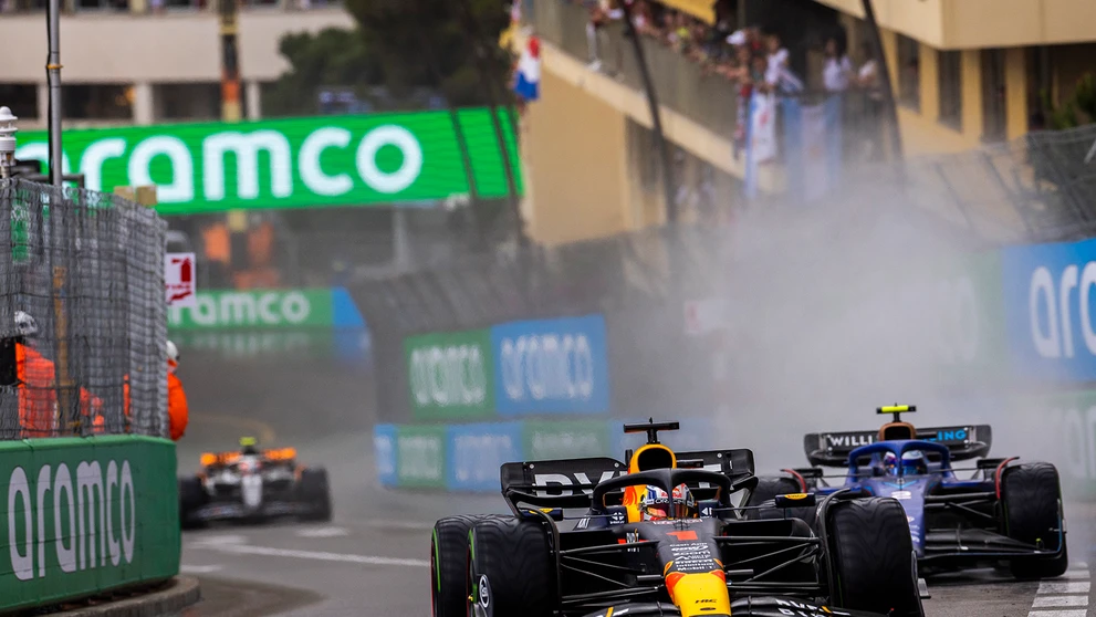 Max Verstappen počas pretekov v Monaku
