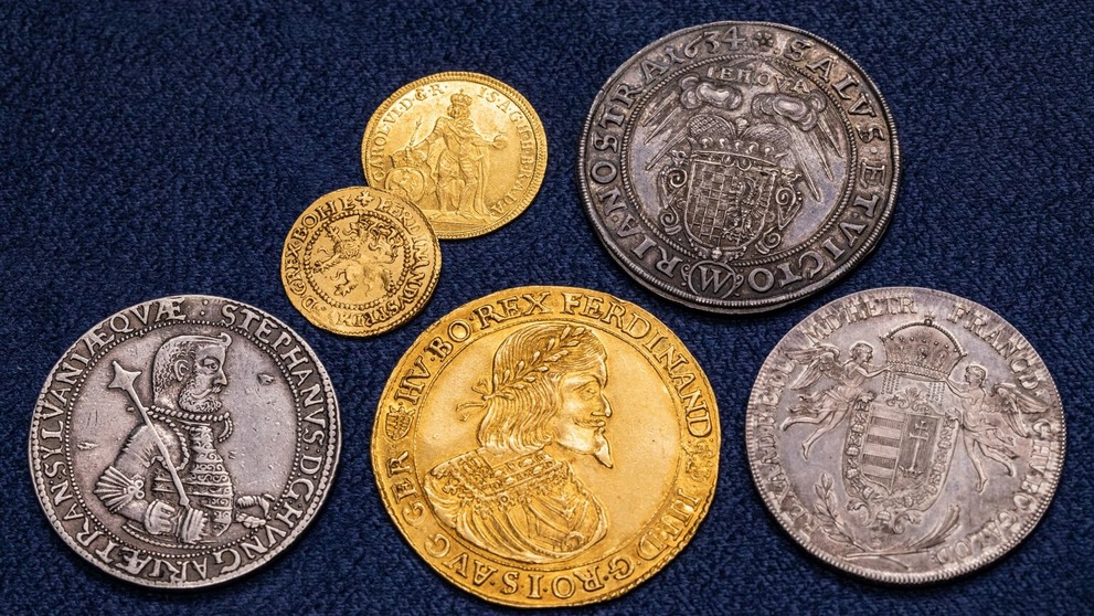 Lícna strana desaťdukátu vyrazeného v Kremnici.