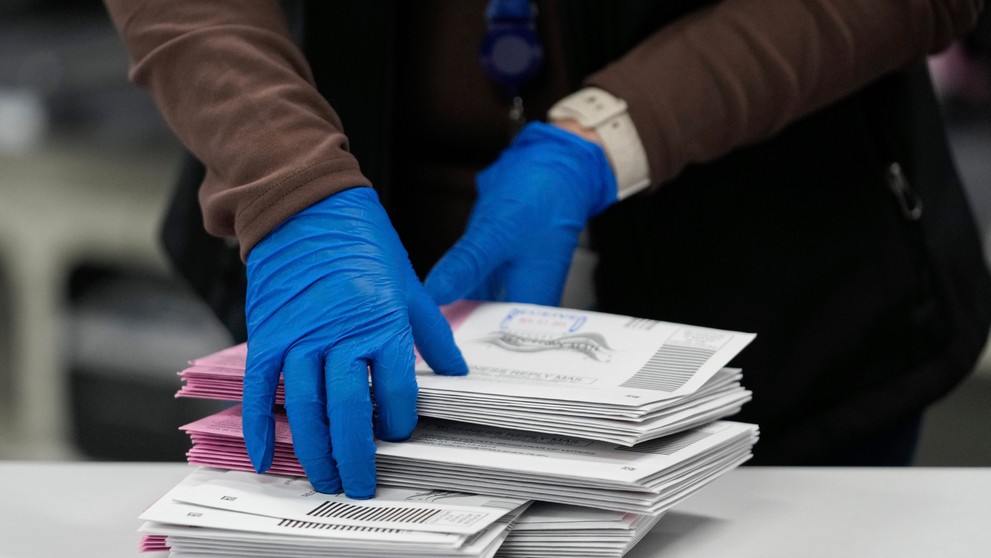 Sčítavanie hlasov v meste Reno v Nevade