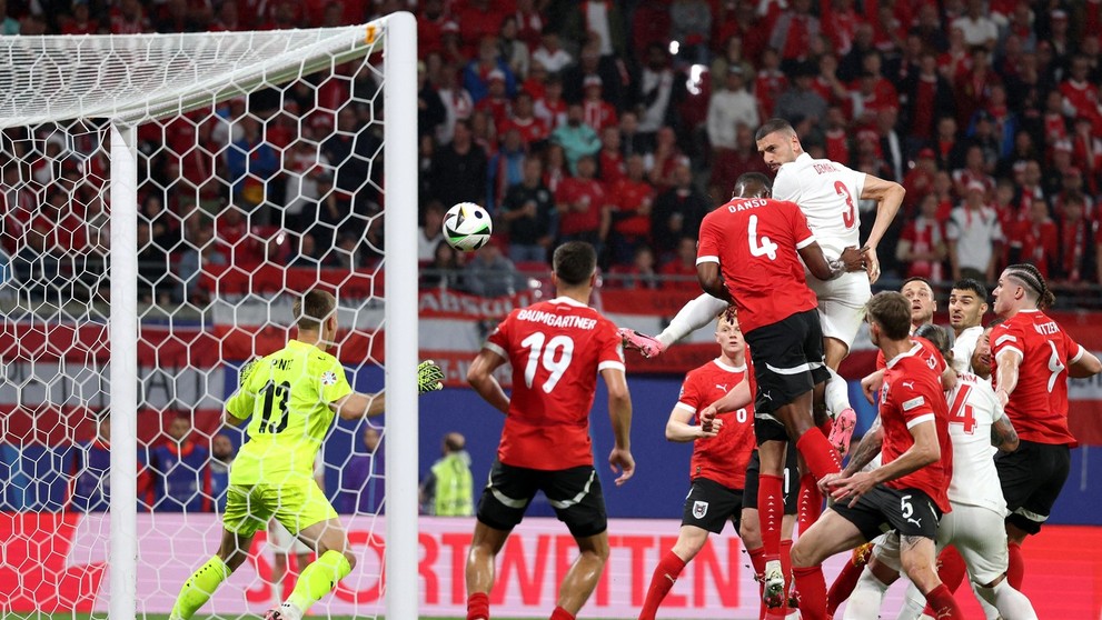 Demiral strieľa svoj druhý gól.