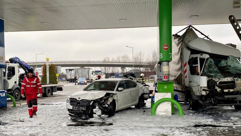 Nehoda na čerpacej stanici.