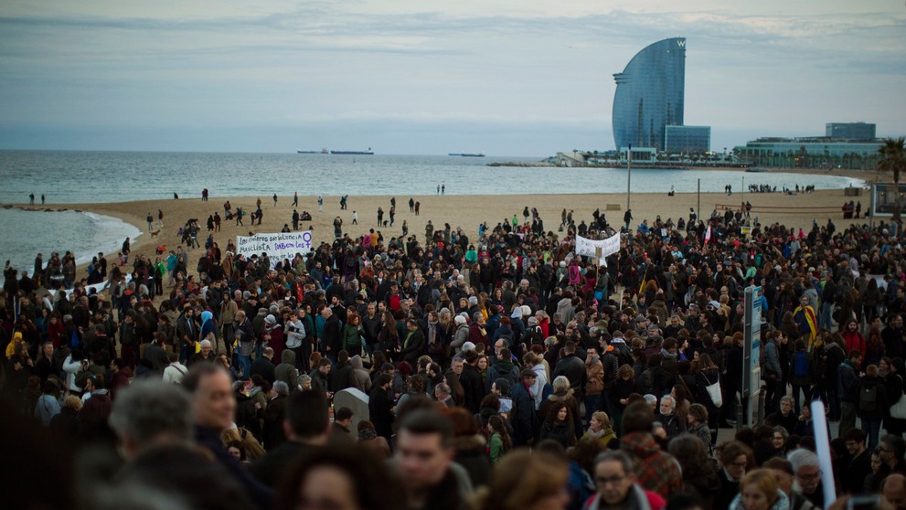 V Barcelone demonštrovali ľudia za lepšie podmienky pre utečencov.