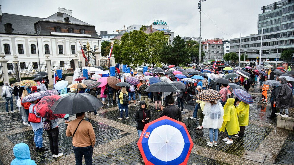 Protest pred Prezidentským palácom.