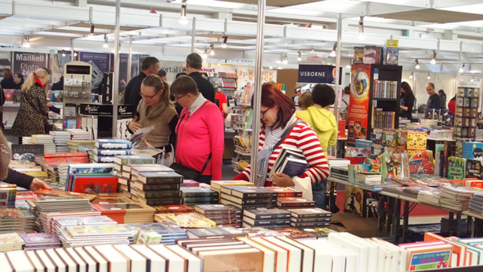 Čitatelia na Bibliotéke.