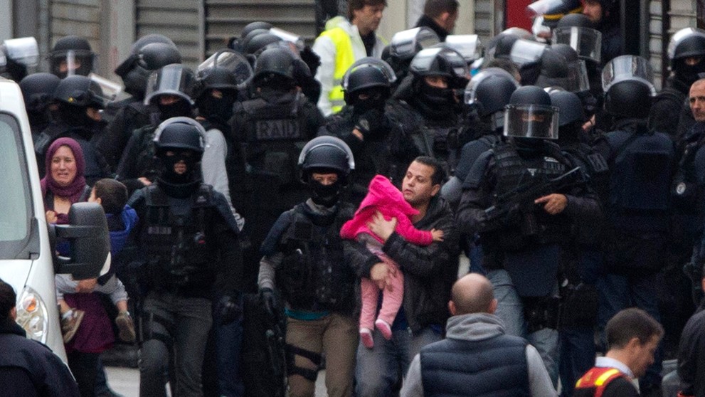 Policajná razia v Saint Denis