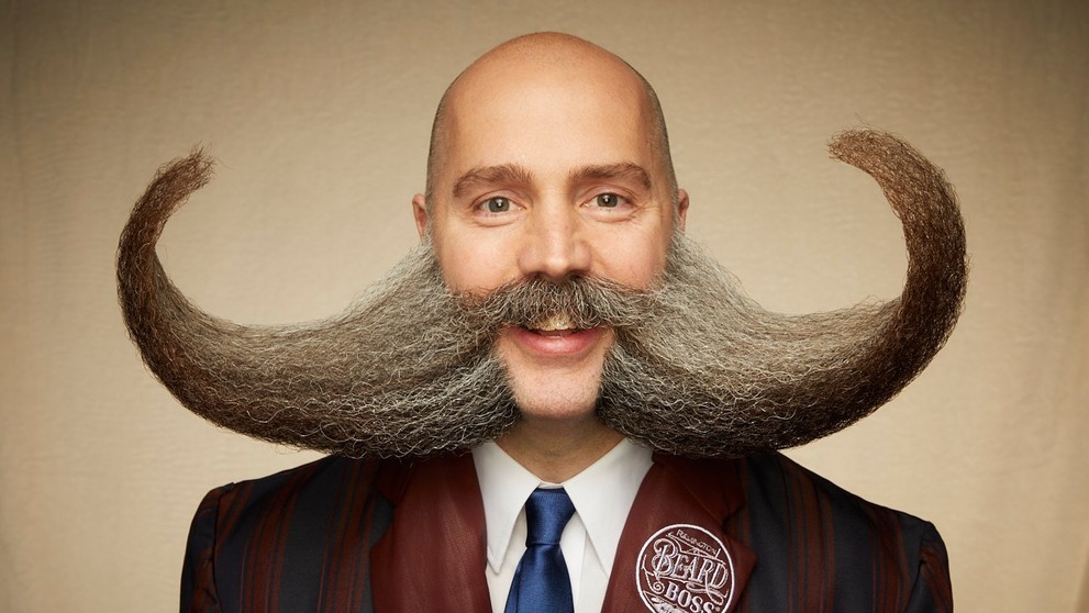 Účastník súťaže o najkrajšiu bradu.