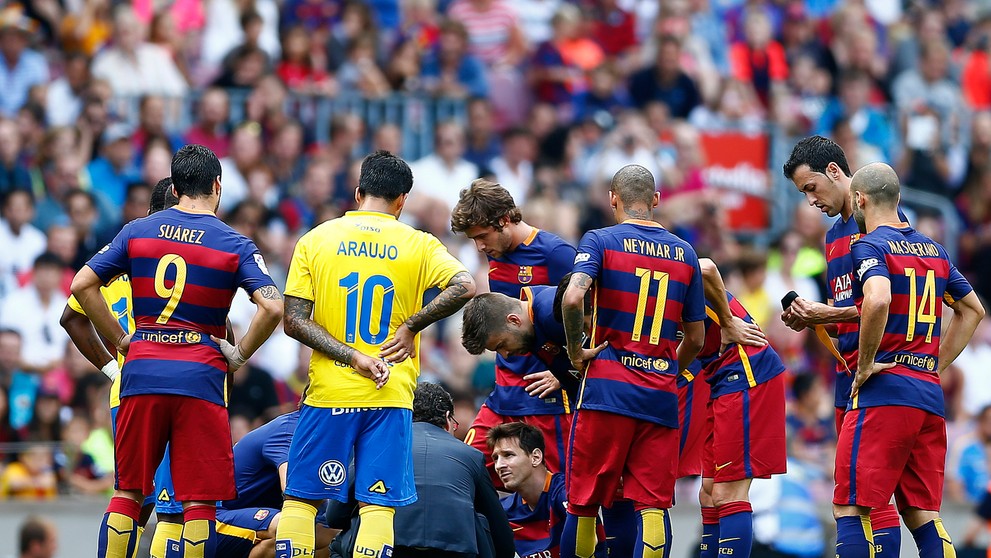 Zranený argentínsky futbalista Lionel Messi.