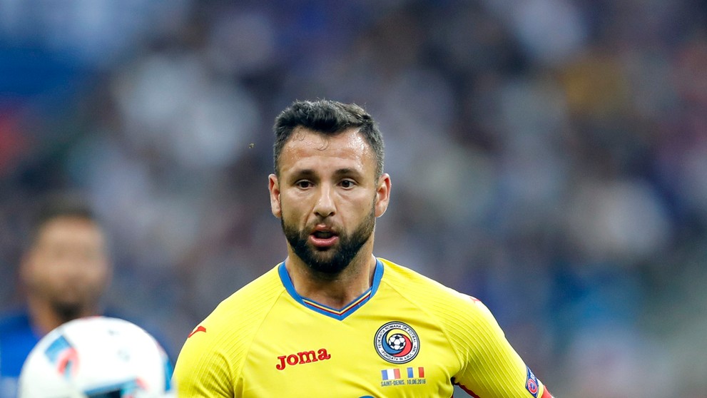 Rumunský reprezentant Razvan Rat v zápase A-skupiny.