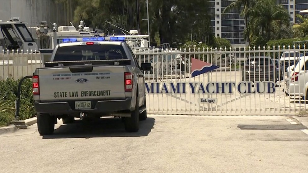 Po zrážke plachetnice a lode pri pobreží Miami prišli o život dve deti.