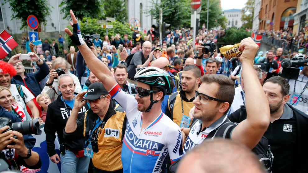 Peter Sagan oslavuje krátko po dojazde do cieľa.
