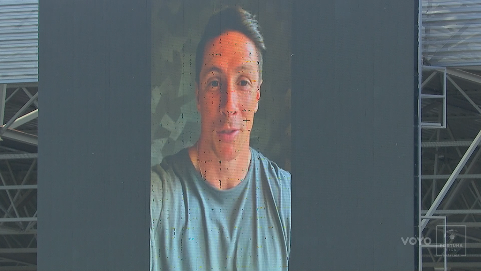 Martinovi Škrtelovi posiela odkaz na rozlúčku s kariérou aj exspoluhráč z Liverpoolu Fernando Torres.