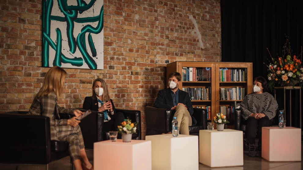 Panelová diskusia na tému Čo urobila pandémia s dušou detí a mladých ľudí.