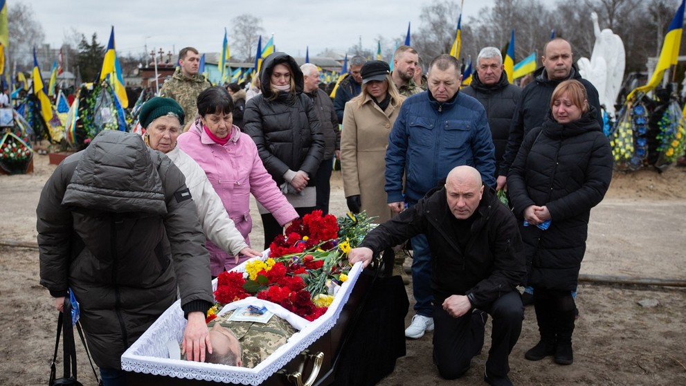 Pohreb Oleha a jeho syna Mykytu, ktorí zahynuli v bitke o Bachmut.