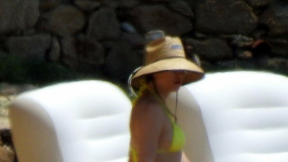 Kate Hudson oddychuje na gréckom ostrove.