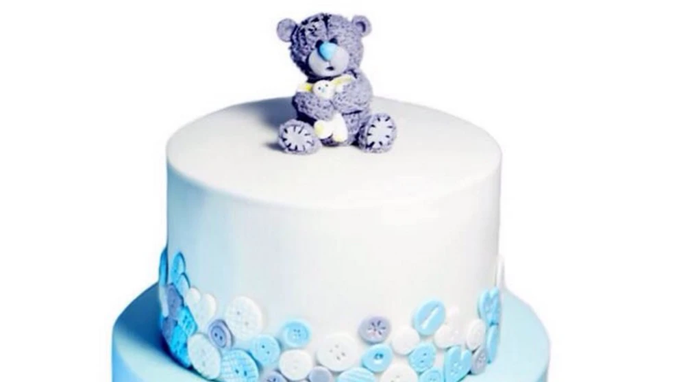 Takéto krásne torty pečie modelka. 