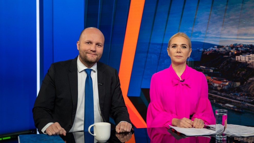 Minister obrany Jaroslav Naď (OĽaNO a poslankyňa Denisa Saková (Hlas-SD). 