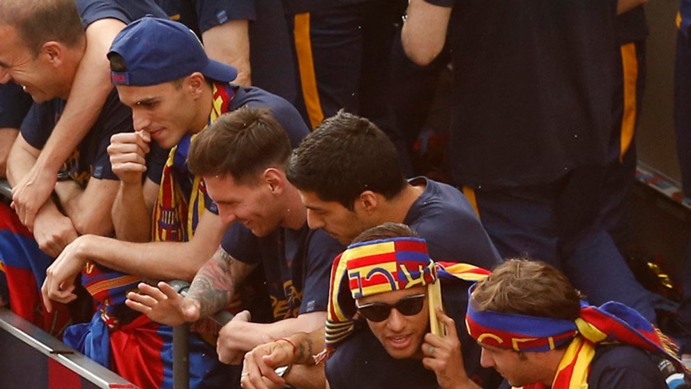 Lionel Messi, Neymar a Luis Suarez oslavujú titul FC Barcelona.