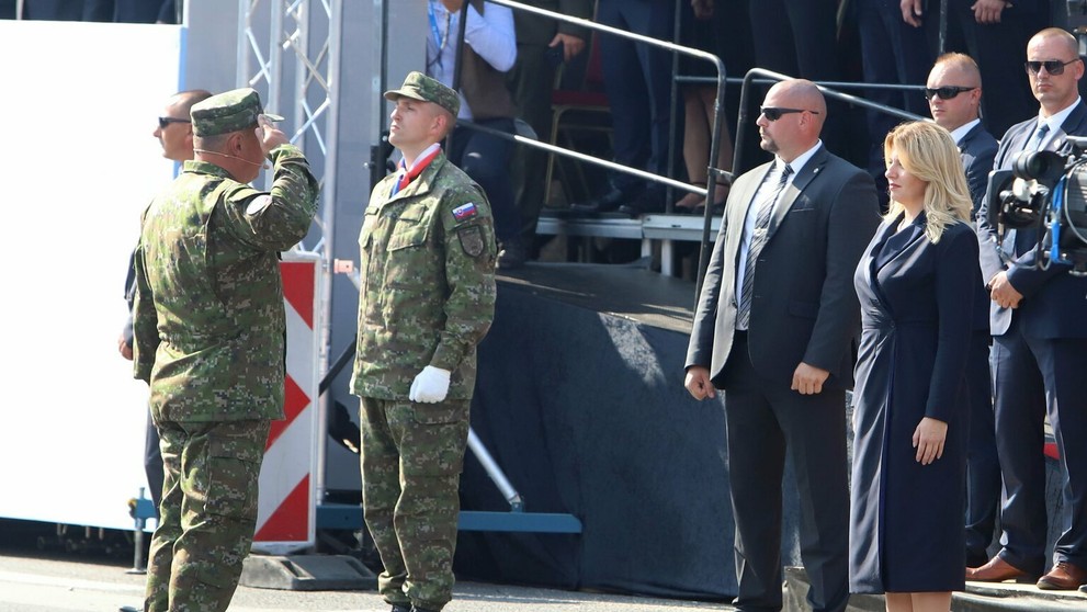 Prehliadka vojenskej techniky počas centrálnych osláv 75. výročia SNP