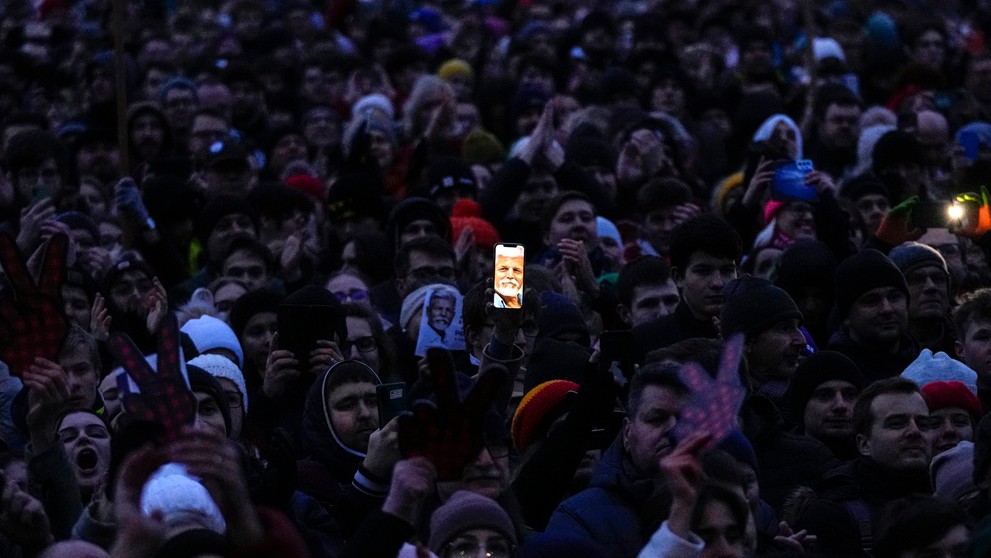 Zhromáždenie na podporu kandidatúry Petra Pavla na prezidenta pred brnenským Janáčkovým divadlom, kam ho prišli podporiť neúspešní kandidáti Danuša Nerudová a Pavel Fischer.