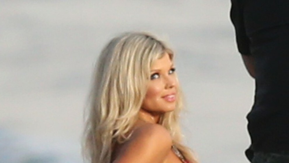 Donna D'Errico po 20 rokoch opäť ako záchranárka.