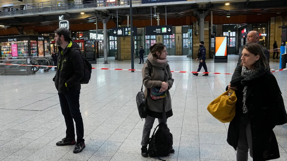 Na parížskej vlakovej stanici Gare du Nord útočník pobodal šešť ľudí.