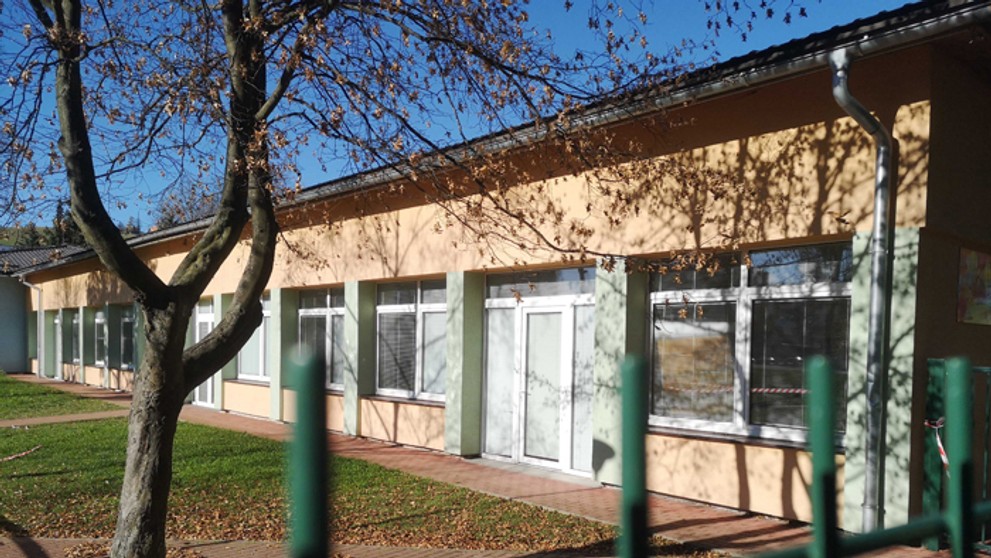 Plot, ktorý preliezol zlodej a vykradol odberné miesto v tvrdošínskej MŠ.