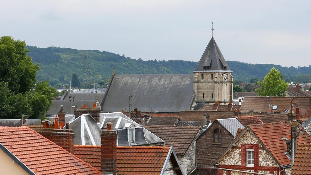 Pohľad na kostol vo francúzskom meste Saint-Étienne-du-Rouvray.