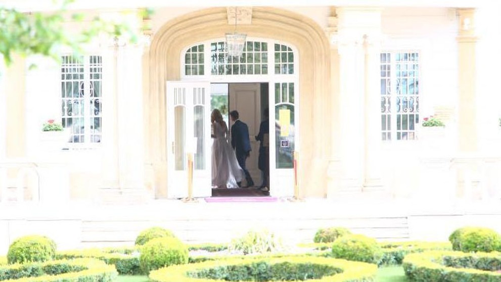 Príchody svadobčanov.