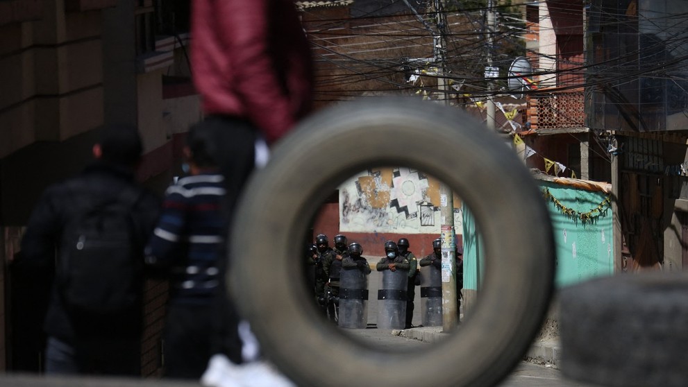 Zrážky medzi bolívijskou políciou a členmi asociácie pestovateľov koky pokračujú už druhý týždeň.