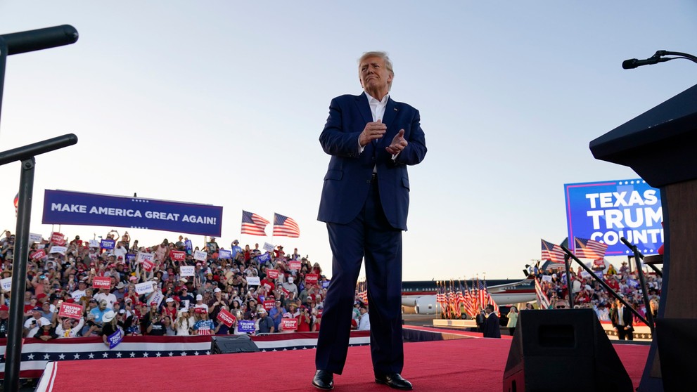 Donald Trump počas svojej prvej kampane pred prezidentskými voľbami 2024.