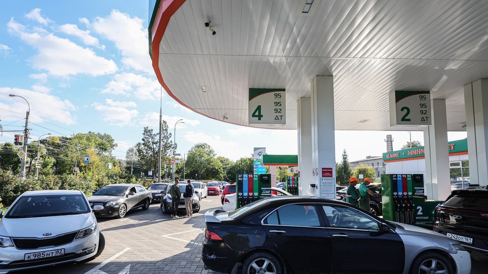 Na čerpacích staniciach na Kryme je nedostatok benzínu.