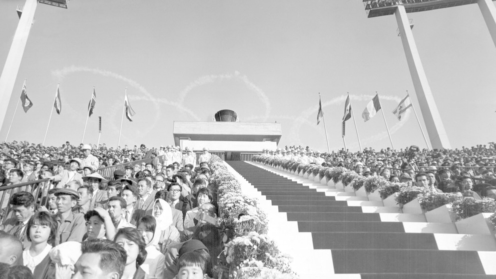 Archívna snímka z roku 1968 z otváracieho ceremoniálu LOH v Tokiu.