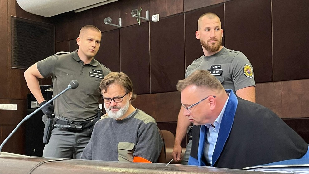 Dědeček prišiel pred senát