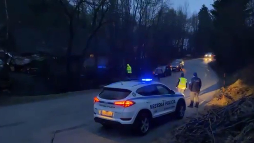 Na Beňovolehotskom potoku vyhlásili tretí povodňový stupeň.