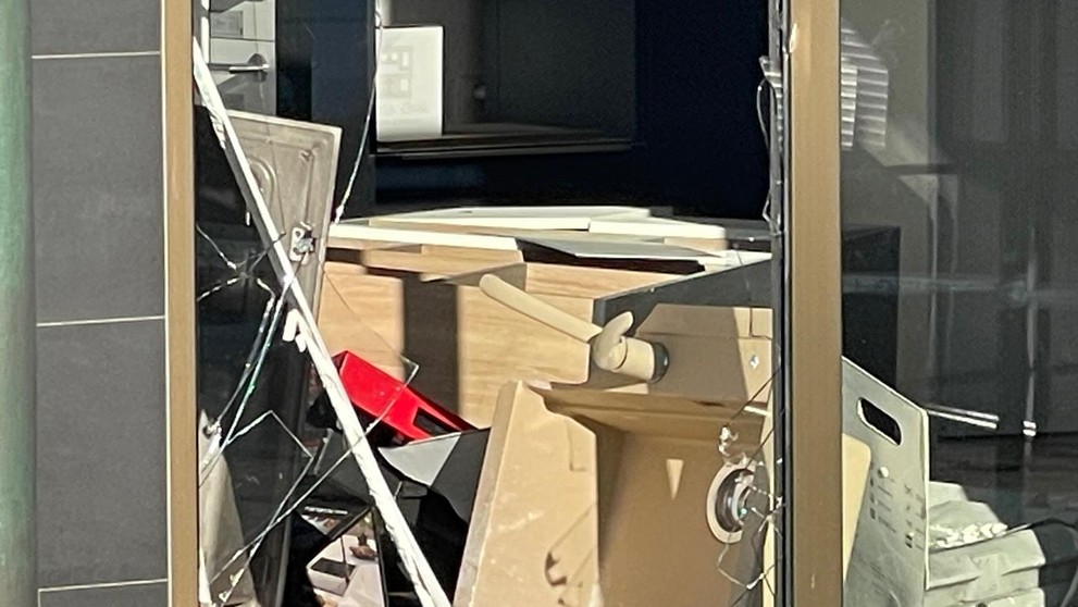 Výbuch bankomatu v meste Vrbové.