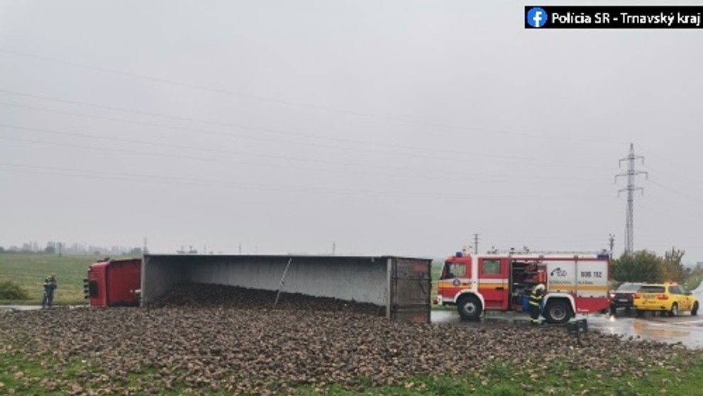 Náklad sa rozsypal na celú cestu