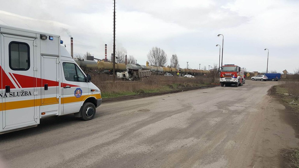 Nehoda vlaku a nákladného auta.