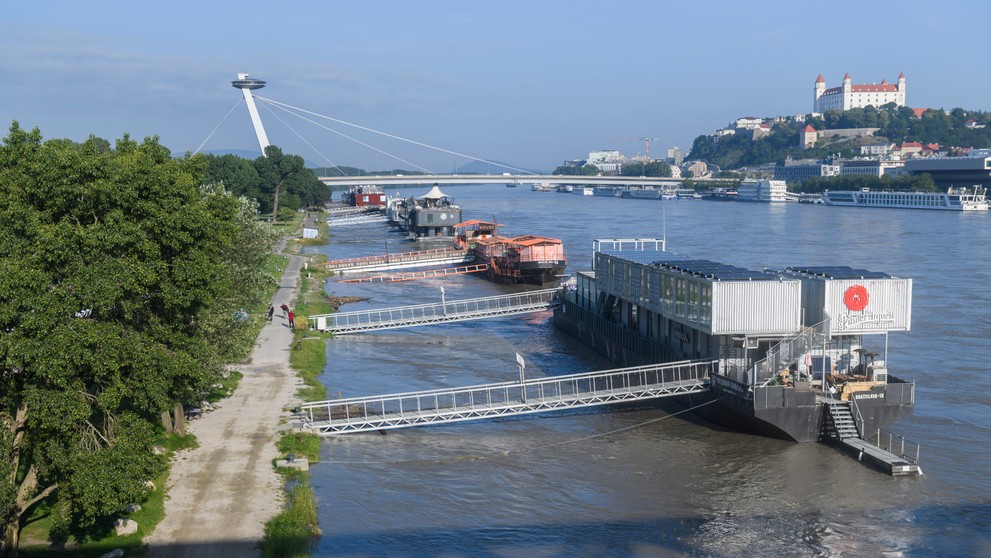 Zvýšená hladina rieky Dunaj v Bratislave.