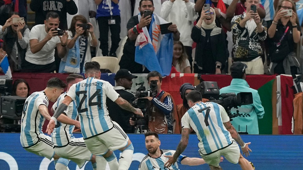 Argentínčania oslavujú svoj prvý gól