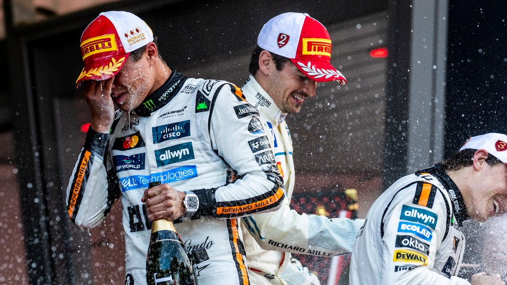 Pódium víťazov v Monaku.