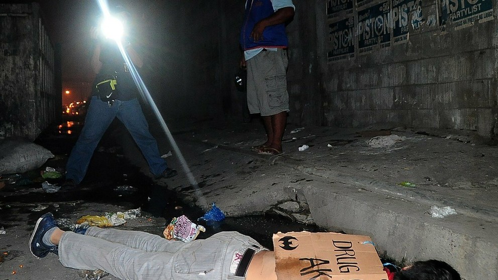 Telo ležiace v stoke