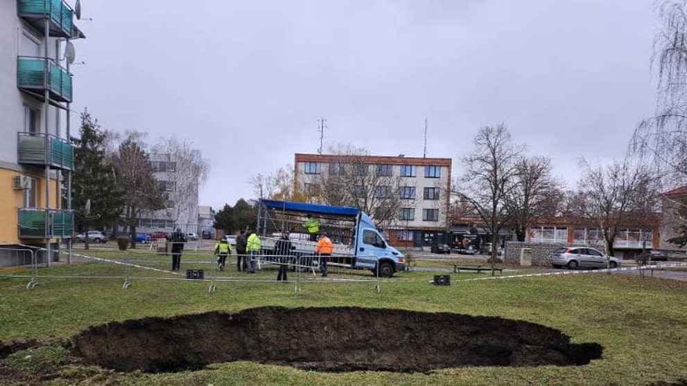 Na sídlisku v Galante sa prepadla zem