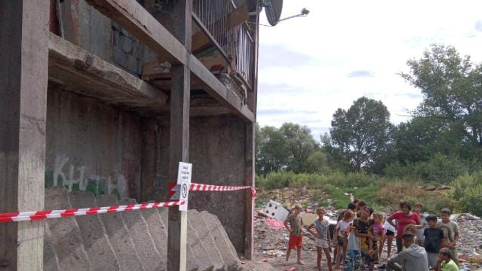 V bytovom dome v Michalovciach sa zrútilo schodisko