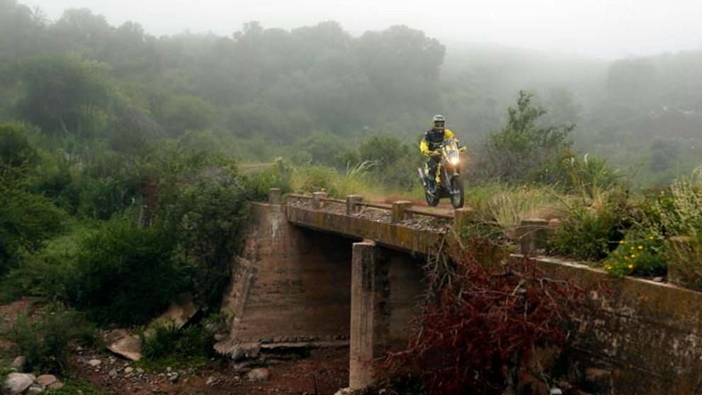 Slovenský motocyklista Štefan Svitko na KTM počas 2. etapy Rely Dakar.