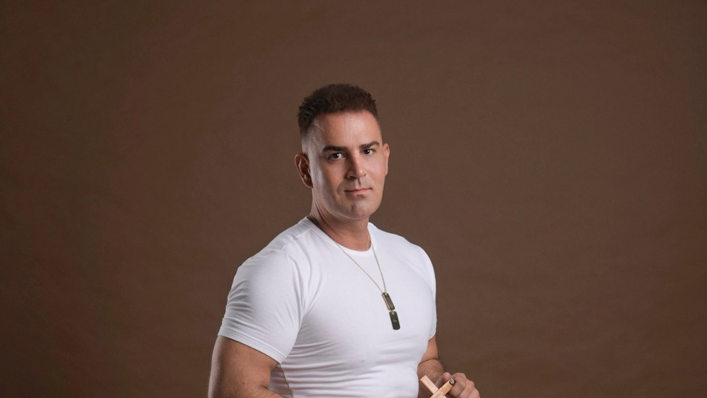 Tomáš Stríž z pohrebnej služby pomáha pozostalým vytvárať spomienkové predmety z popola