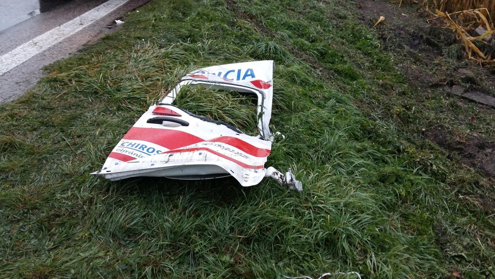 Nehoda sanitky v obci Nová Stráž.