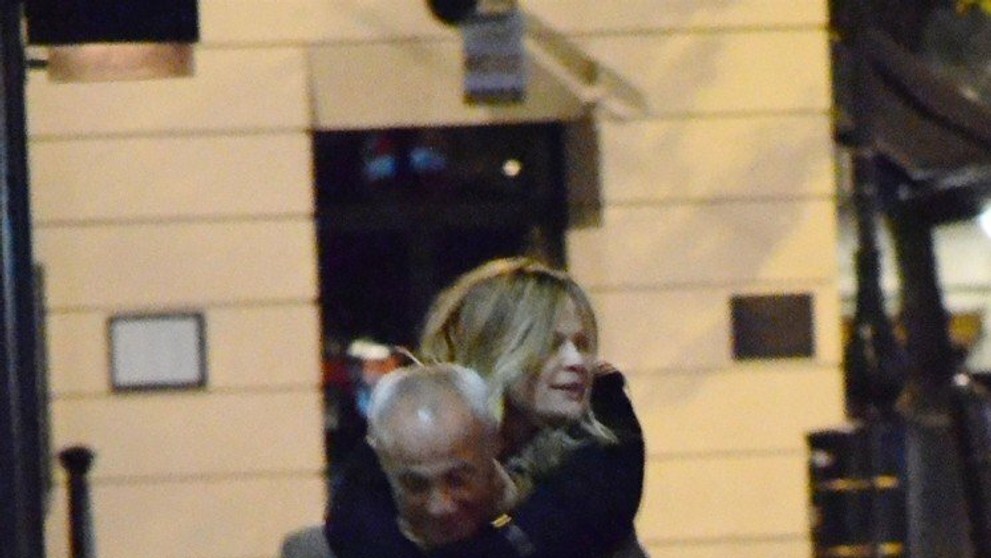 Andrew Ridgeley s neznámou blondínou. 